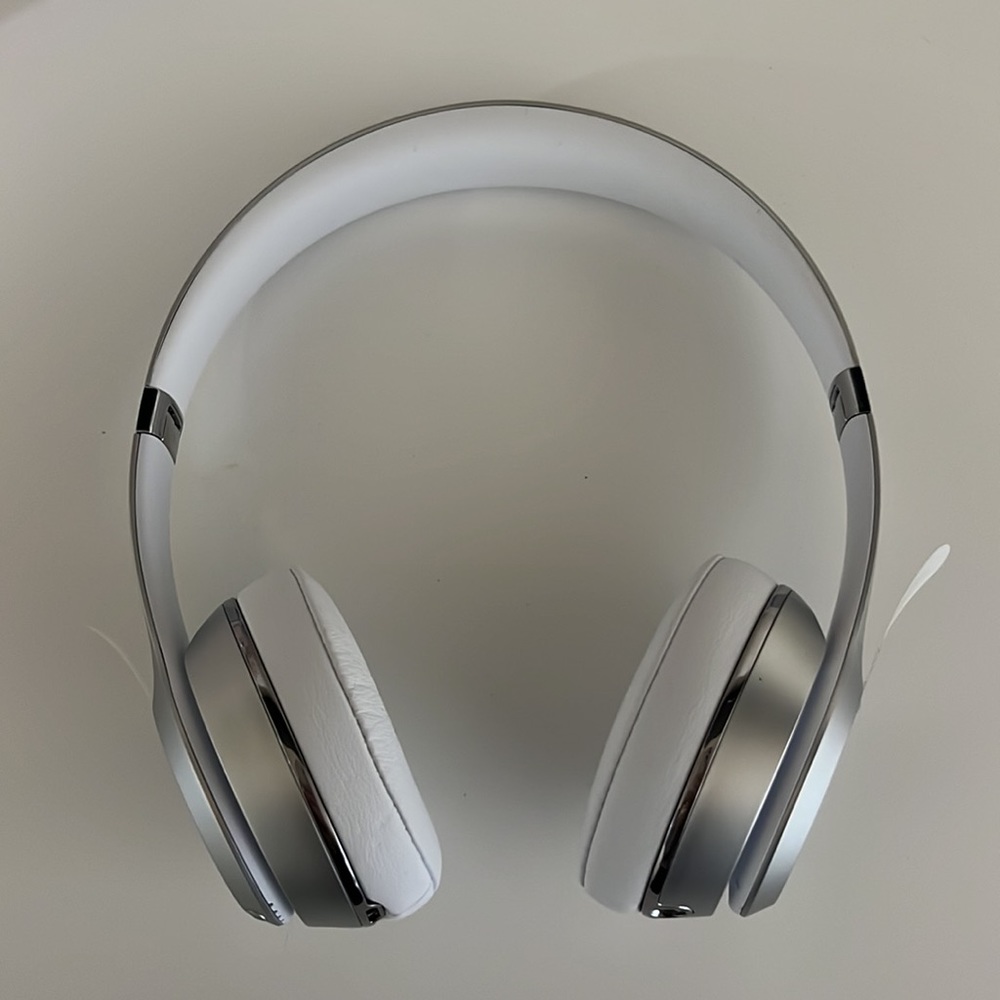 Silver Solo 3 Beats Headphones Wireless